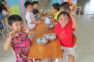 Hướng dẫn phụ huynh nuôi dưỡng, chăm sóc trẻ tại nhà