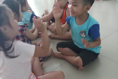 Hướng dẫn trẻ chơi các trò chơi ngón tay